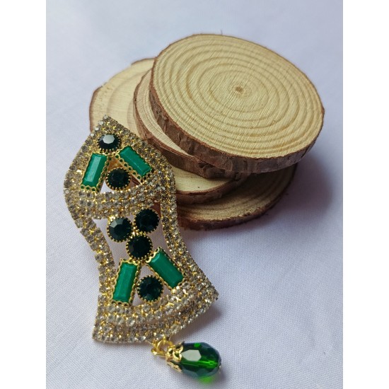 Premium Nalain Sharif Badge – Green & White Pearls with Golden Base and Jewel Pendant